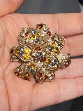 Liz Claiborne Rhinestone Flower Brooch Amber Gold Tone Vintage 2 inches